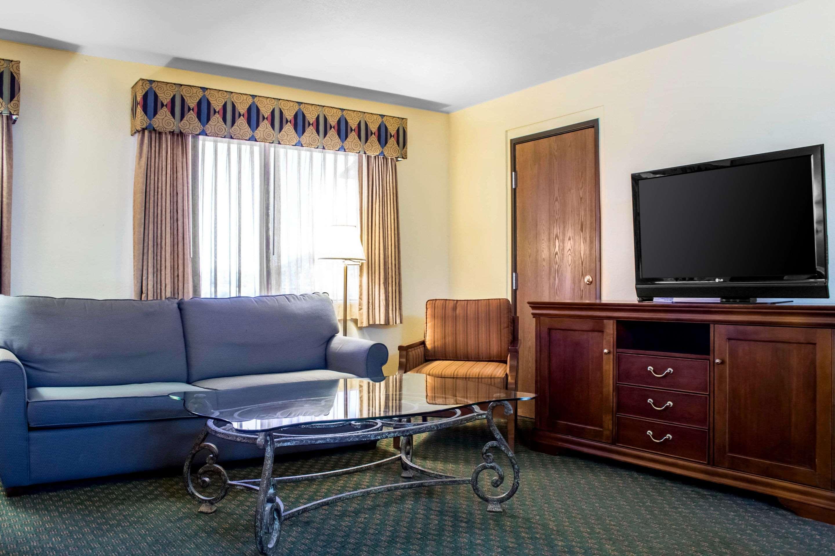 Quality Inn 2*
